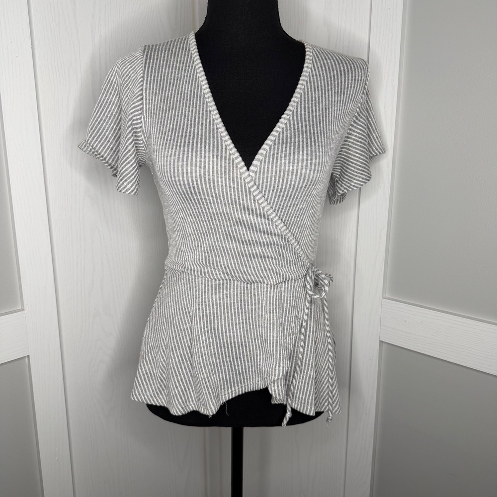 Caution to the Wind Wrap Top Women Medium Gray White Striped Ribbed Peplum